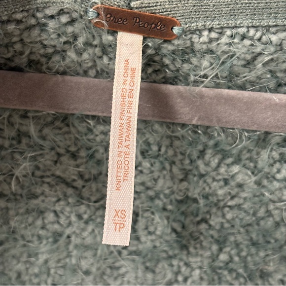 Free People Icing V-Neck Sweater in Spring Dust size S - Picture 9 of 14